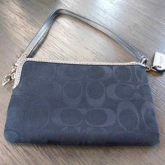 Authentic Coach New York Corner Zip Wristlet - Picture 3 of 5